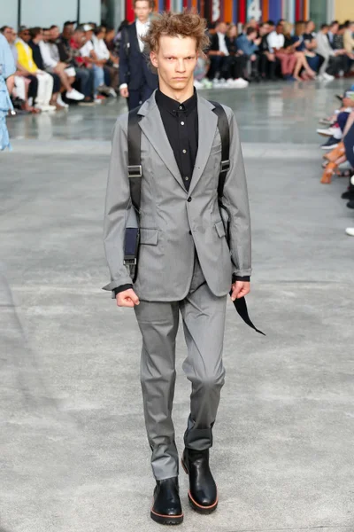 Look 48
